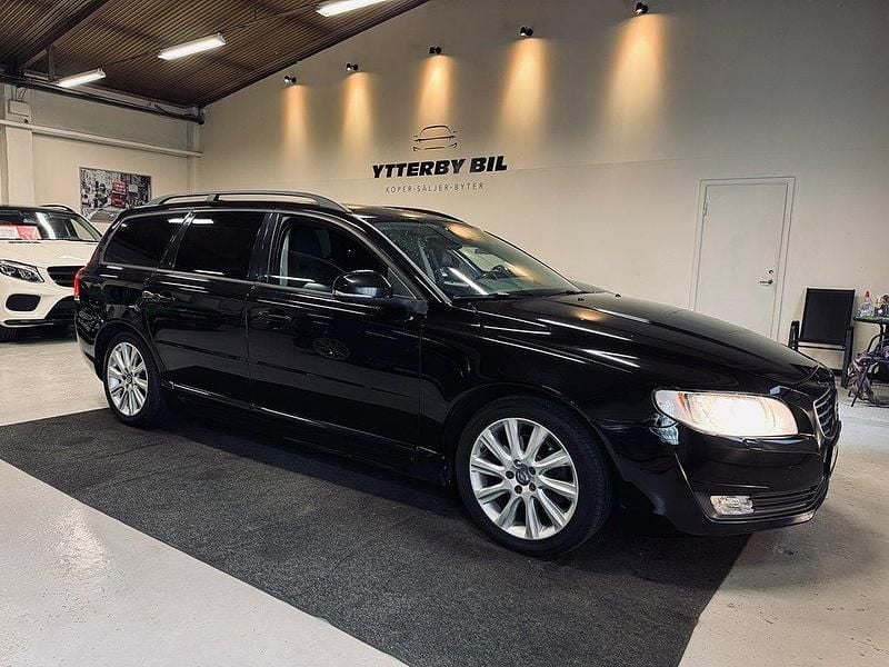Svart Begagnad 2015 Volvo V70 Kombi | 129 900 kr (Marknadspris) - Bild 1/4