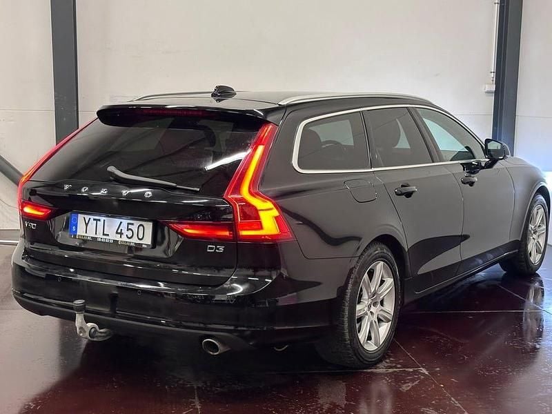 Begagnad Volvo V90 Momentum 150 HK (110 kW) 2017 Svart Kombi