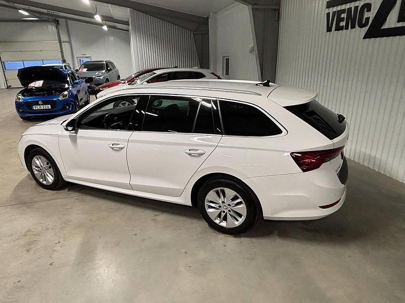 Begagnad Skoda Octavia Ambition 116 HK (85 kW) 2022 Vit Kombi