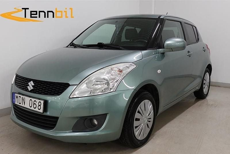 Grön Begagnad 2011 Suzuki Swift Halvkombi | 79 900 kr (Marknadspris) - Bild 1/4