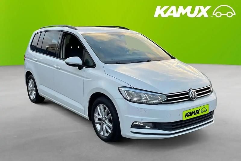Vit Begagnad 2017 VW Touran Minibuss | 194 700 kr (Marknadspris) - Bild 1/4