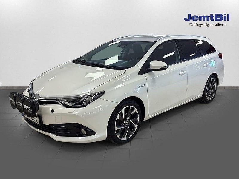Vit Begagnad 2015 Toyota Auris Touring Sports Kombi | 149 000 kr (Marknadspris) - Bild 1/4