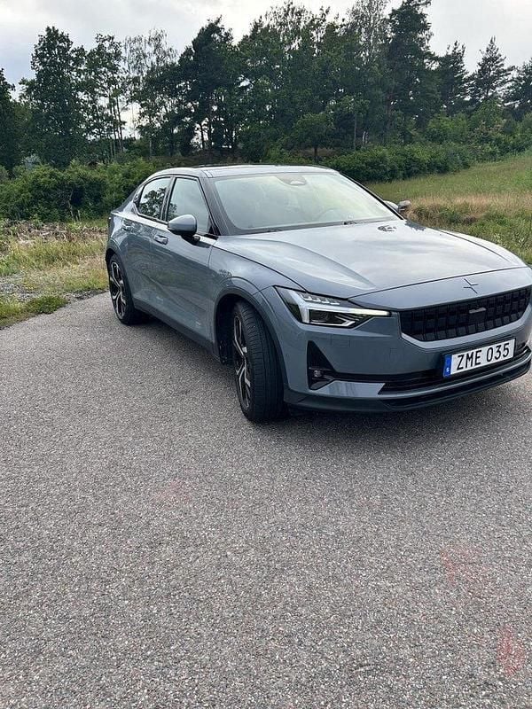 Grå Begagnad 2021 Polestar 2 Performance Sedan | 340 000 kr (Superpris) - Bild 1/4