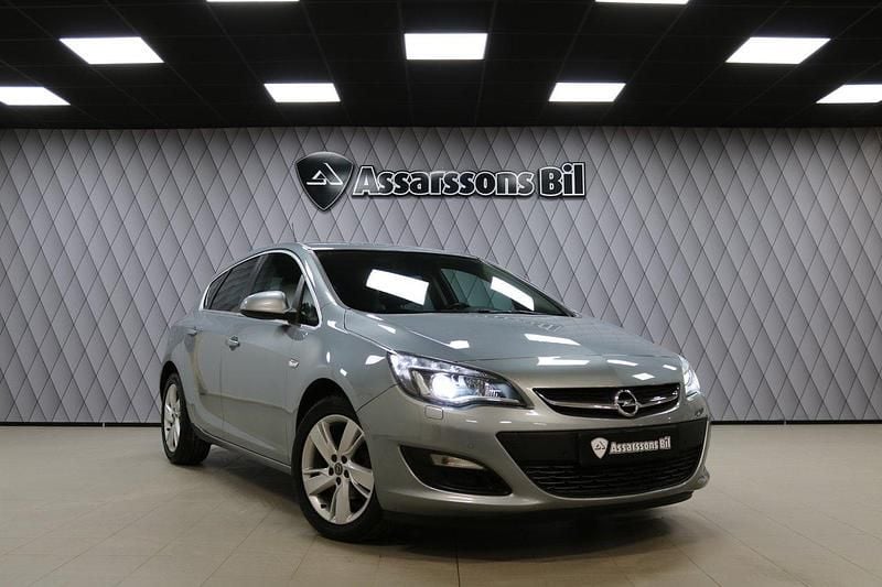 Grå Begagnad 2014 Opel Astra Enjoy Halvkombi | 89 000 kr (Marknadspris) - Bild 1/4