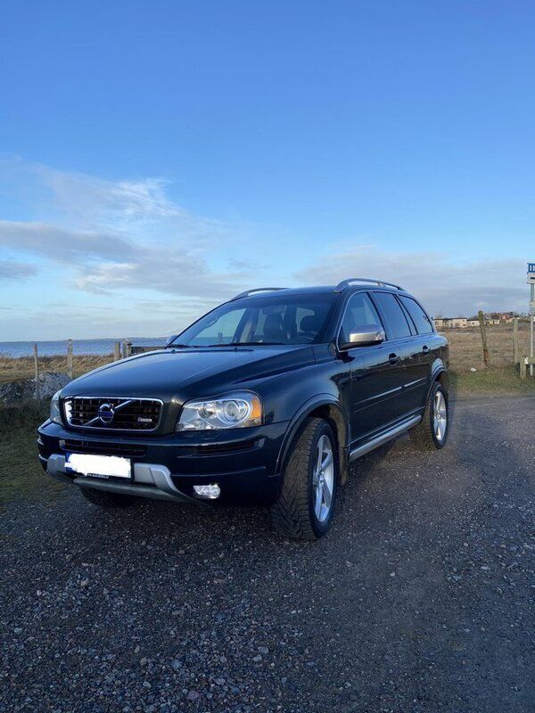 Grå Begagnad 2013 Volvo XC90 R-Design SUV | 160 000 kr (Lite dyr) - Bild 1/4