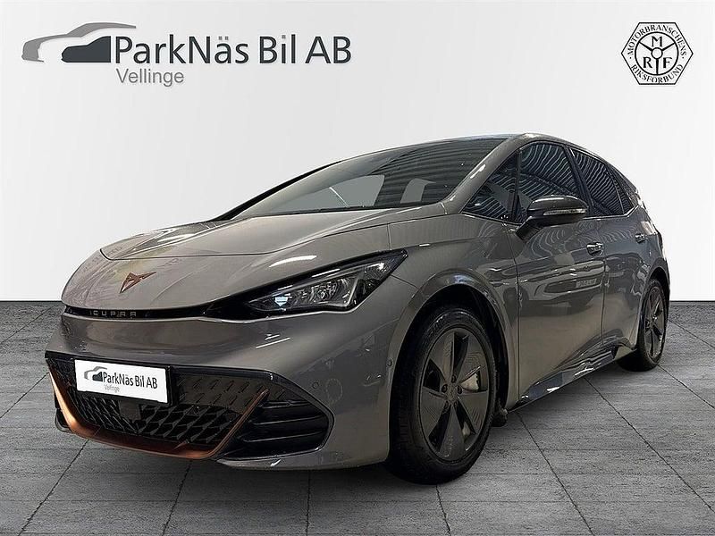 Begagnad Cupra Born 150 kW (204 HK) 2023 Grå Halvkombi
