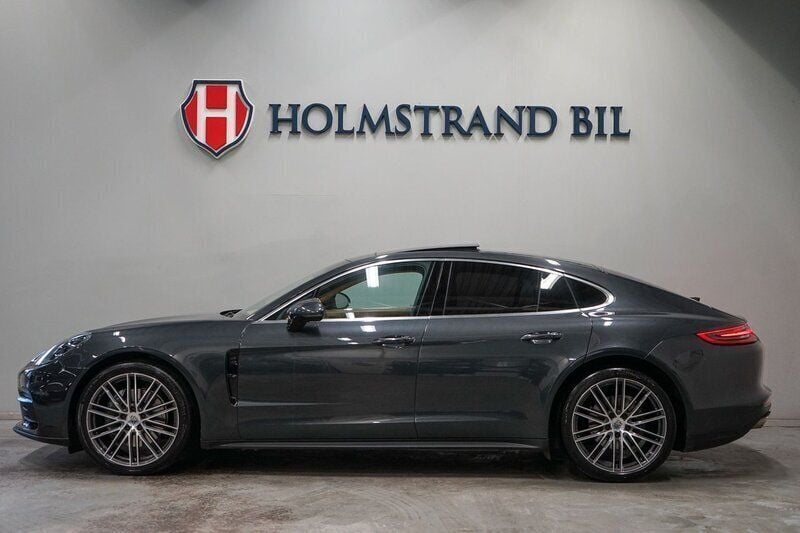 Grå Begagnad 2017 Porsche Panamera Turbo Sport Sedan | 629 900 kr - Bild 1/4