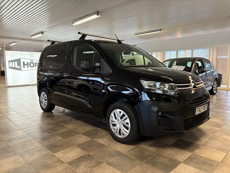 Svart Begagnad 2020 Citroën Berlingo Minibuss | 155 000 kr (Marknadspris) - Bild 1/4