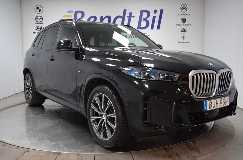 Svart Begagnad 2024 BMW X5 Comfort Edition SUV | 899 500 kr - Bild 1/4