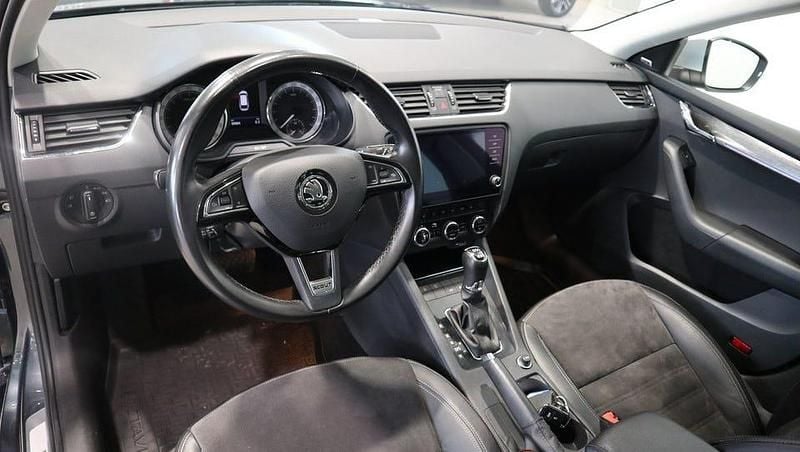Begagnad Skoda Octavia Scout 184 HK (135 kW) 2020 Grå Kombi