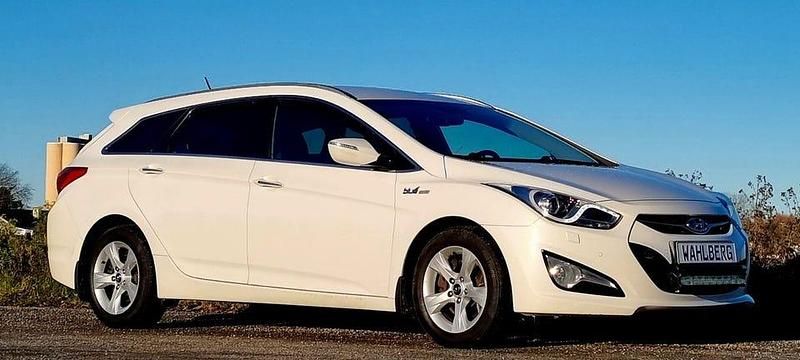 Vit Begagnad 2013 Hyundai i40 Kombi | 75 000 kr (Marknadspris) - Bild 1/4