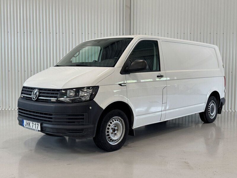 Vit Begagnad 2016 VW T6 Van | 179 900 kr (Superpris) - Bild 1/4