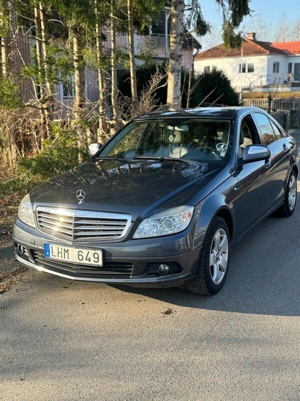 Grå Begagnad 2008 Mercedes C200 Classic Sedan | 55 000 kr (Bra pris) - Bild 1/4