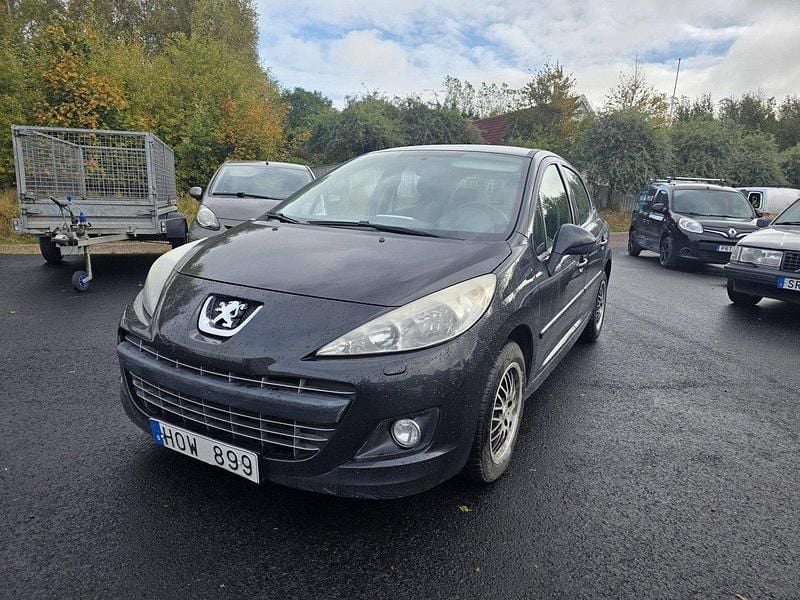 Svart Begagnad 2011 Peugeot 207 Halvkombi | 19 000 kr (Superpris) - Bild 1/4