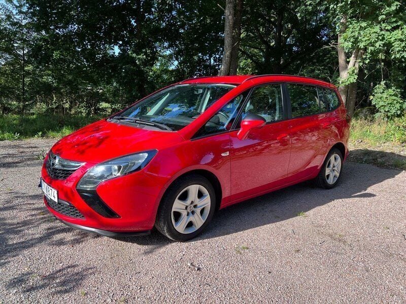 Röd Begagnad 2014 Opel Zafira Tourer Enjoy Minibuss | 89 800 kr - Bild 1/4