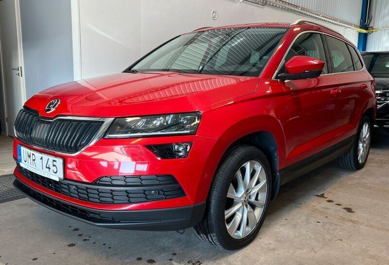 Röd Begagnad 2018 Skoda Karoq Business Line SUV | 209 000 kr (Marknadspris) - Bild 1/4