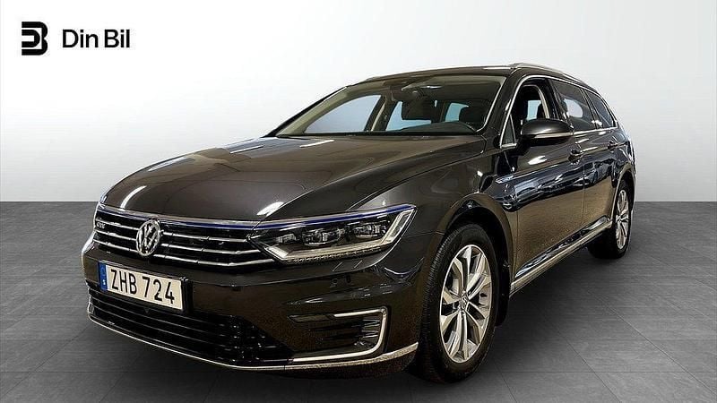 Mörkgrå Begagnad 2018 VW Passat Active Kombi | 209 800 kr (Bra pris) - Bild 1/4