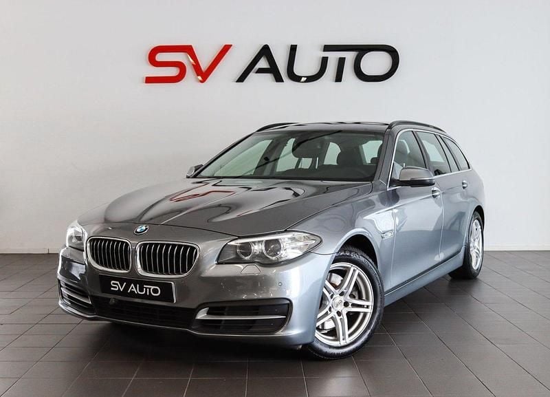 Grå Begagnad 2014 BMW 520 Kombi | 159 900 kr (Marknadspris) - Bild 1/4