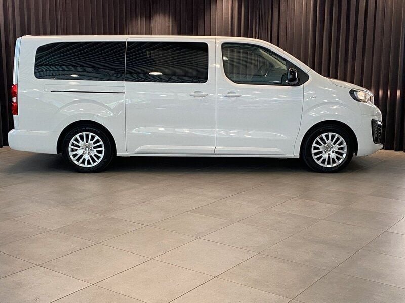 Begagnad Peugeot e-Traveller Business-Line 100 kW (136 HK) 2023 Vit Minibuss