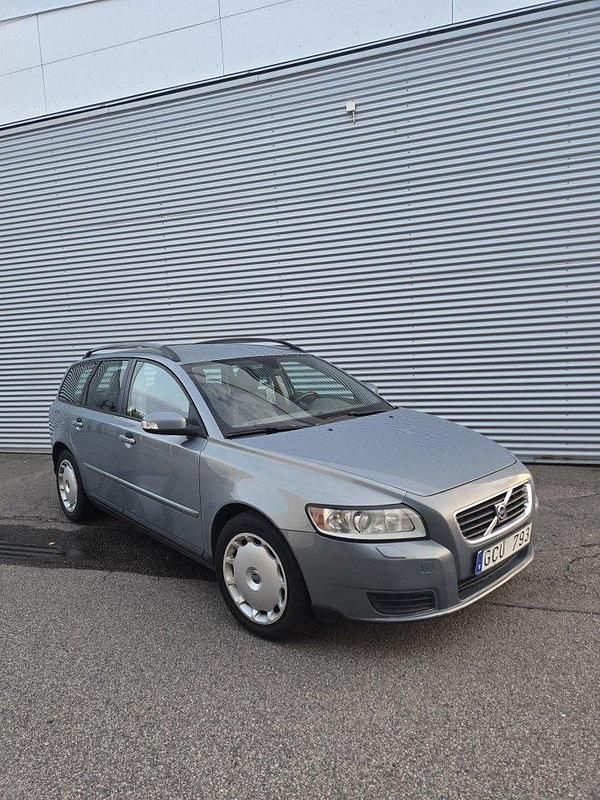 Blå Begagnad 2008 Volvo V50 Kombi | 28 000 kr (Marknadspris) - Bild 1/4