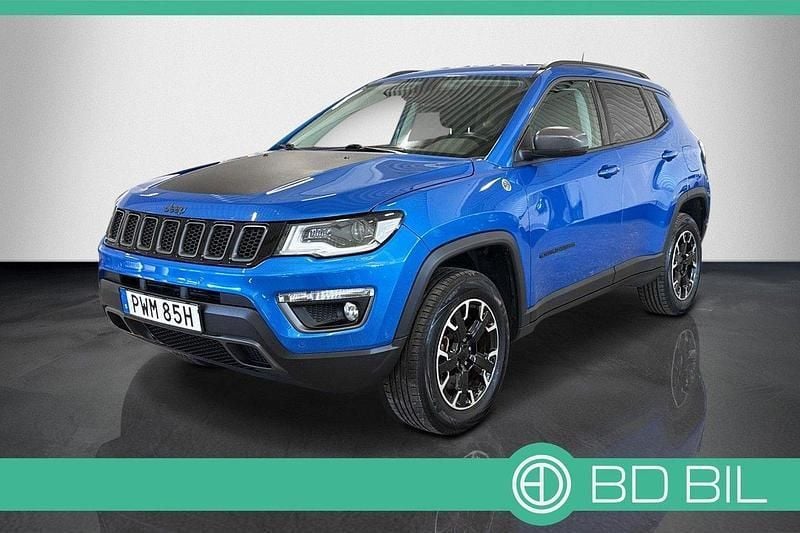 Blå (galaxy bluemetallic) Begagnad 2020 Jeep Compass Trailhawk SUV | 219 900 kr (Marknadspris) - Bild 1/3