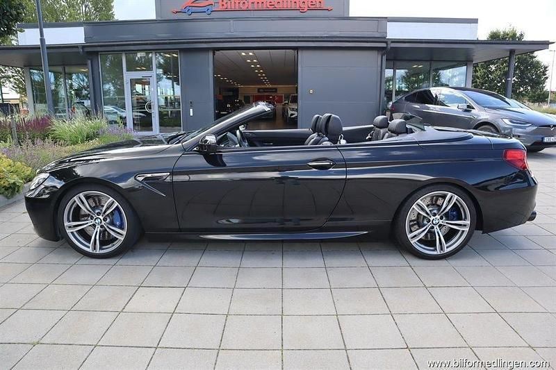 Svart samma som bilen Begagnad 2015 BMW M6 Cabriolet M Sport Cab | 699 900 kr - Bild 1/4