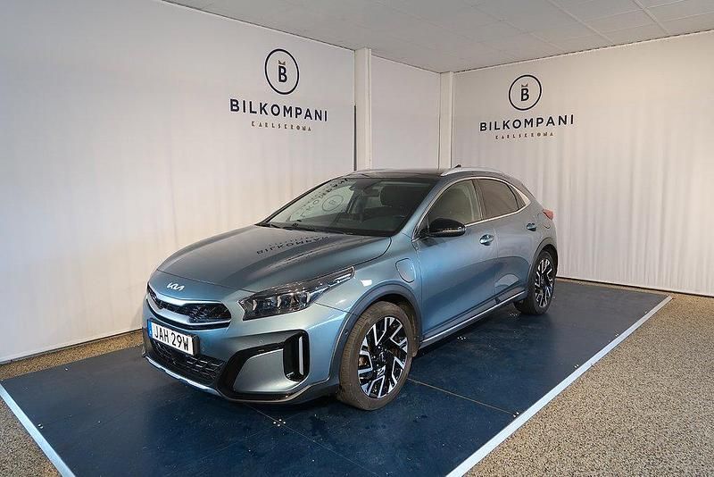 Grå Begagnad 2023 Kia XCeed Advance SUV | 249 800 kr (Marknadspris) - Bild 1/4