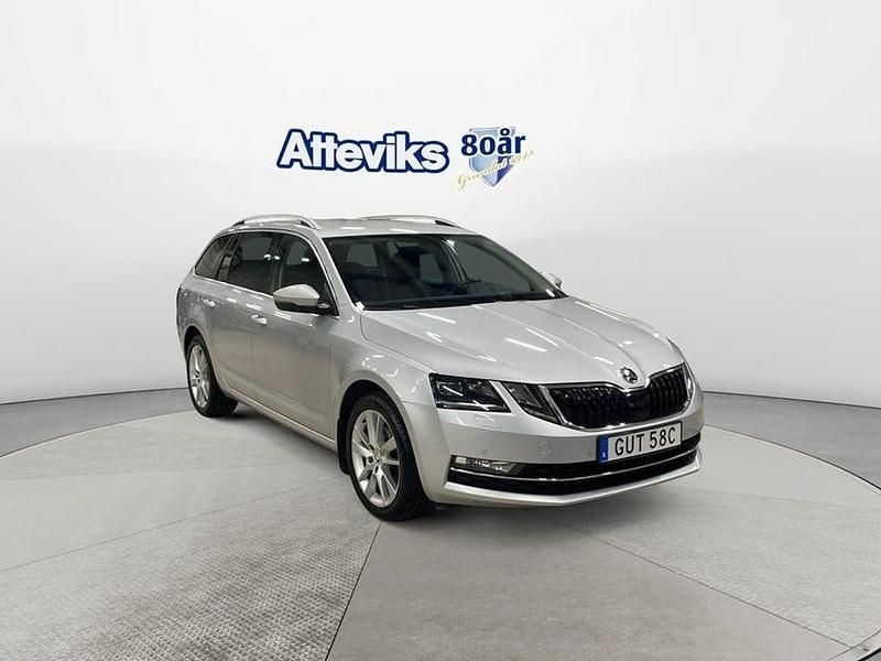 Silver Begagnad 2020 Skoda Octavia Kombi | 204 900 kr (Marknadspris) - Bild 1/4