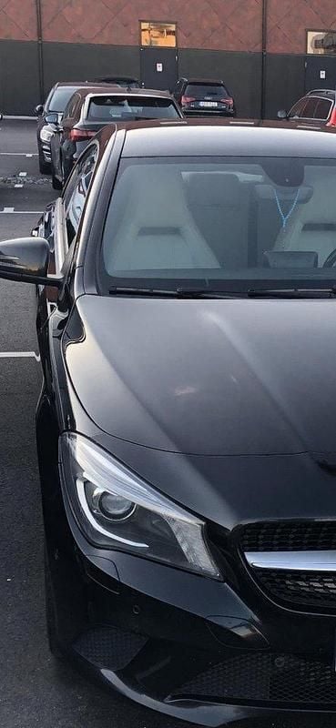 Svart Begagnad 2014 Mercedes CLA200 Sportkupé | 140 000 kr (Lite dyr) - Bild 1/4