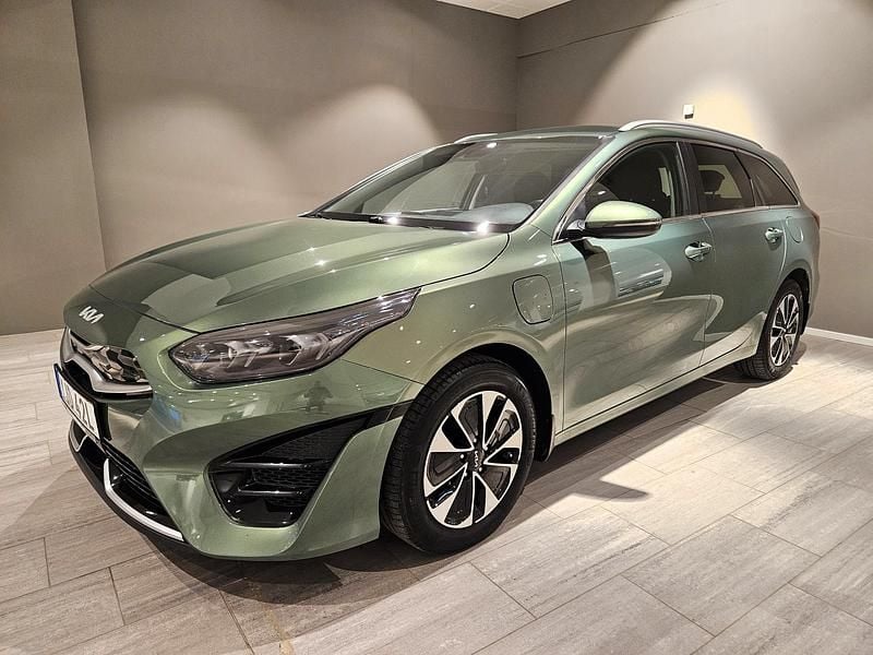 Grön Begagnad 2022 Kia Ceed Sportswagon Kombi | 249 000 kr (Marknadspris) - Bild 1/3