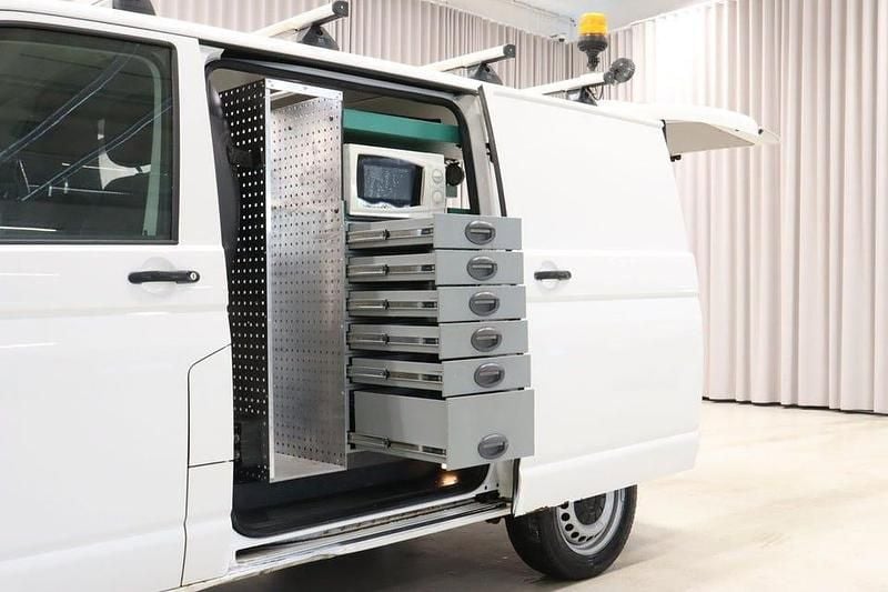 Vit Begagnad 2018 VW T6 Van | 129 900 kr (Superpris) - Bild 1/4