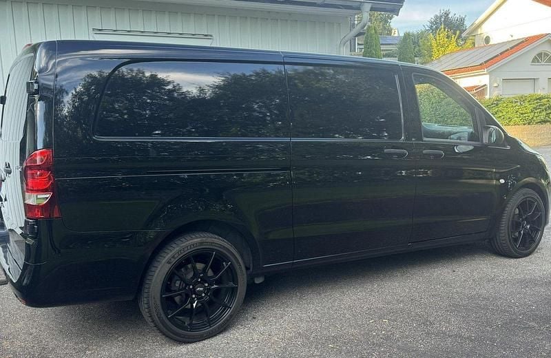 Svart Begagnad 2019 Mercedes Vito Minibuss | 245 000 kr (Bra pris) - Bild 1/4