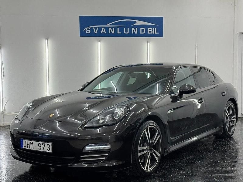 Mörkgrå Begagnad 2012 Porsche Panamera Halvkombi | 249 800 kr - Bild 1/4