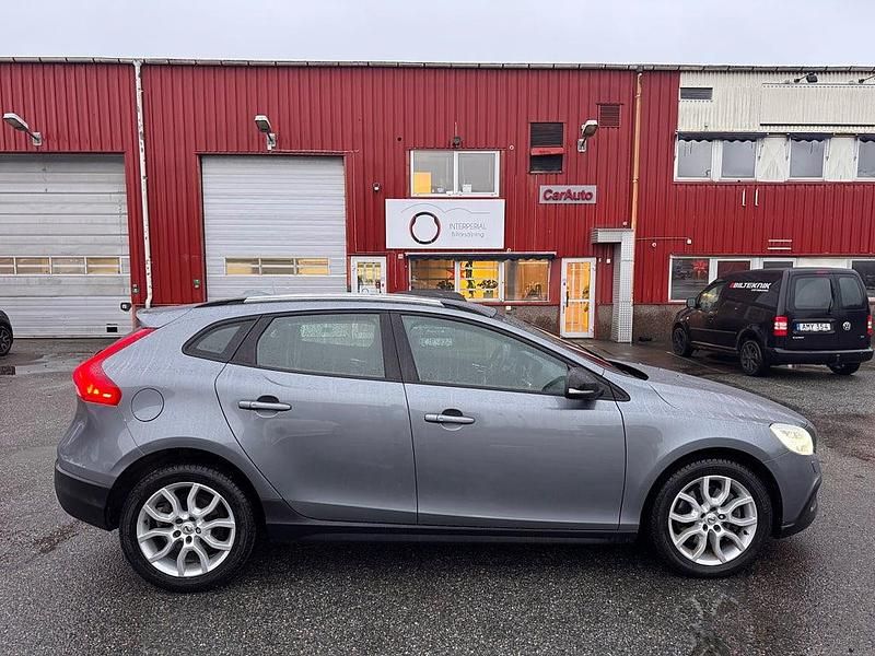 Begagnad Volvo V40 152 HK (111 kW) 2019 Grå Halvkombi