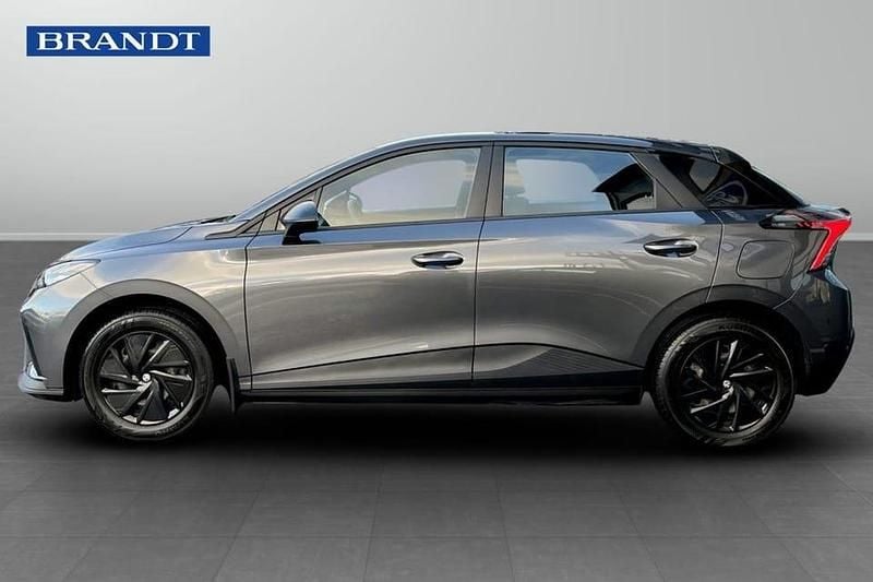 Begagnad MG MG4 EV 125 kW (171 HK) 2023 Grå Halvkombi