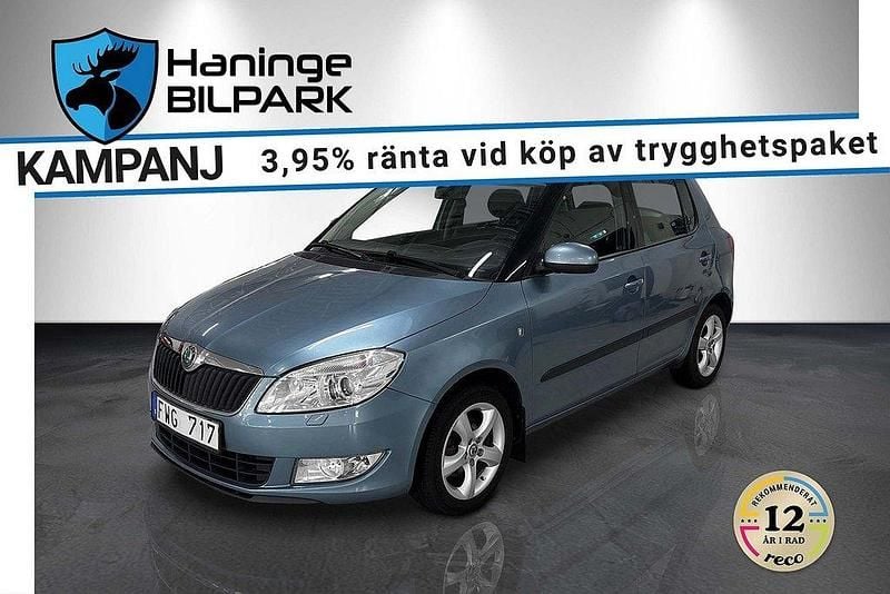 Grå Begagnad 2011 Skoda Fabia Elegance Halvkombi | 59 900 kr (Lite dyr) - Bild 1/4