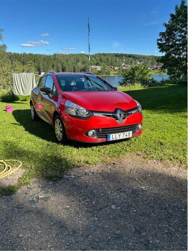 Röd Begagnad 2014 Renault Clio GrandTour Kombi | 70 000 kr (Bra pris) - Bild 1/4