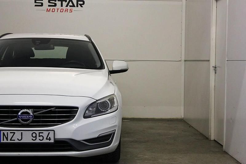 Begagnad Volvo V60 Momentum 163 HK (119 kW) 2013 Vit Kombi
