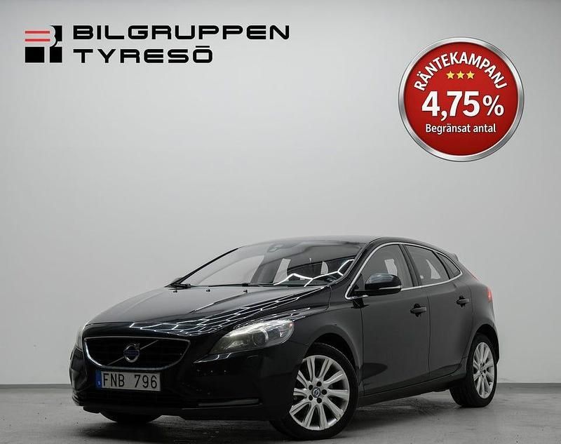 Svart Begagnad 2013 Volvo V40 Summum Kombi | 99 900 kr (Marknadspris) - Bild 1/4