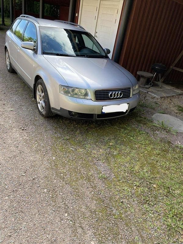 Silver Begagnad 2003 Audi A4 Kombi | 28 000 kr (Marknadspris) - Bild 1/4