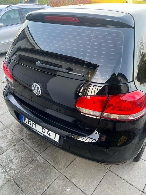 Svart Begagnad 2010 VW Golf VI Halvkombi | 46 000 kr (Marknadspris) - Bild 1/4