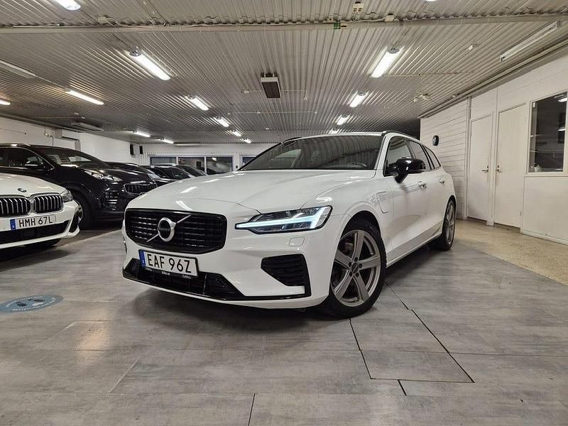 Vit Begagnad 2021 Volvo V60 R-Design Kombi | 335 000 kr - Bild 1/4