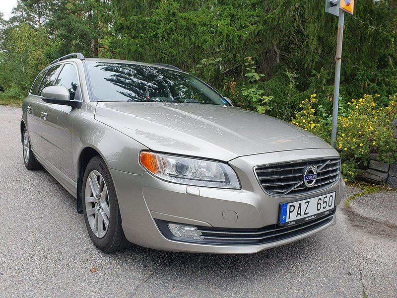 Brun Begagnad 2014 Volvo V70 Momentum Kombi | 130 000 kr (Marknadspris) - Bild 1/3