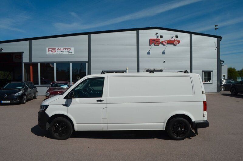 Vit Begagnad 2017 VW T6 Comfortline Van | 134 900 kr (Superpris) - Bild 1/4