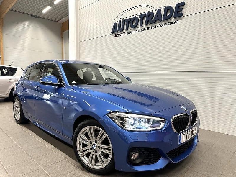 Blå Begagnad 2016 BMW 118 M Sport Halvkombi | 144 900 kr (Marknadspris) - Bild 1/4