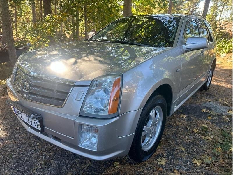 Silver Begagnad 2005 Cadillac SRX SUV | 44 000 kr - Bild 1/4