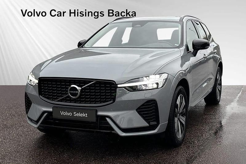 Grå Begagnad 2025 Volvo XC60 Plus SUV | 529 900 kr (Marknadspris) - Bild 1/2