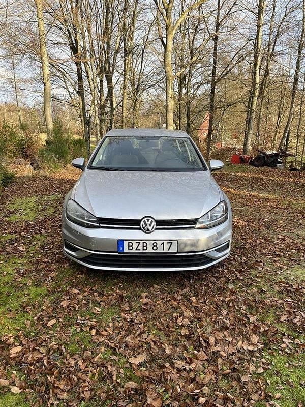Silver Begagnad 2018 VW Golf VII Halvkombi | 153 000 kr (Marknadspris) - Bild 1/4
