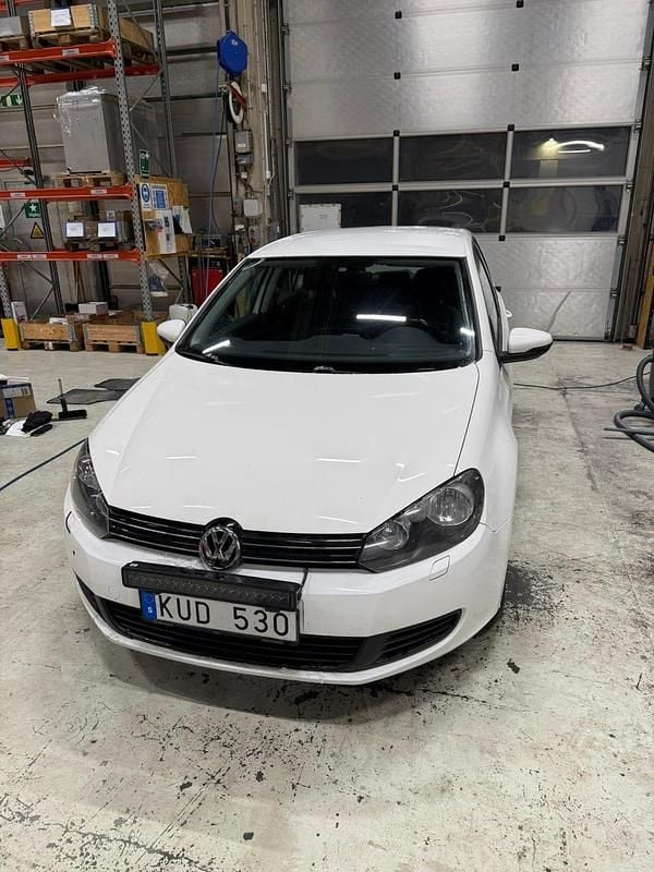 Begagnad 2011 VW Golf VI Halvkombi | 40 000 kr (Bra pris) - Bild 1/4