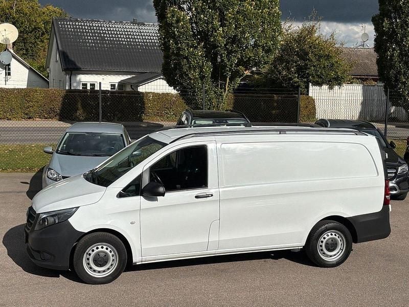 Vit Begagnad 2021 Mercedes Vito Minibuss | 299 874 kr (Superpris) - Bild 1/4